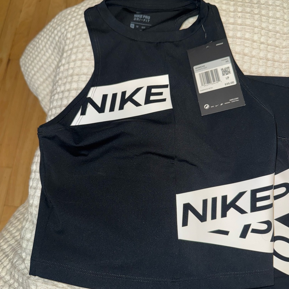 Nike Black and White Graphic Set